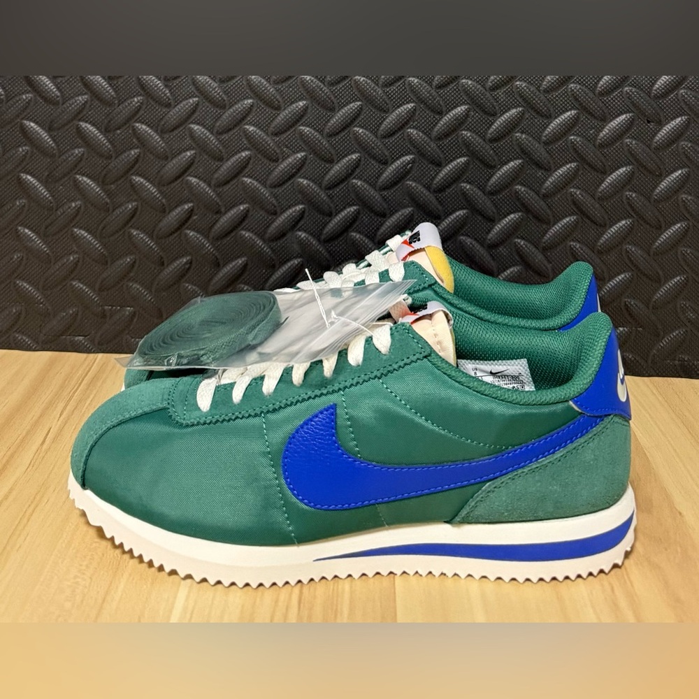 Nike Cortez Evergreen Aura Hyper Royal Athletic Shoes IH2361-300 Womens Sizes - Picture 3 of 6